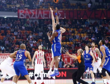 Euroleague: Ποδαρικό στα πλέι οφ με άνετη νίκη για τον Ολυμπιακό